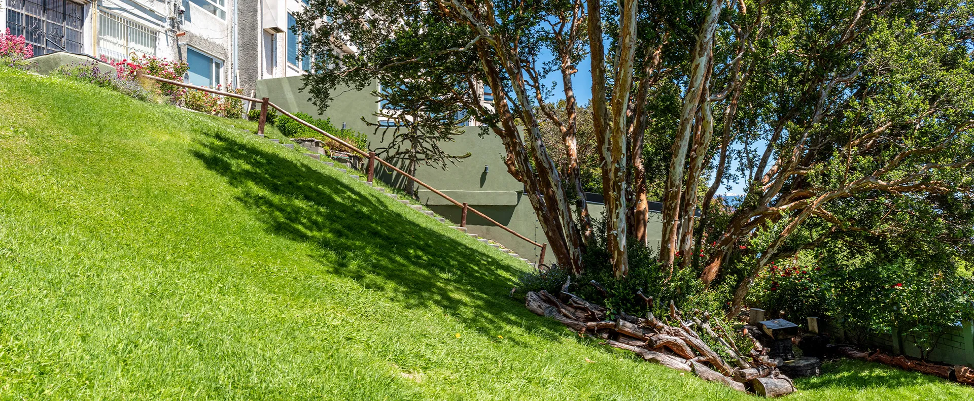 Fotografía panorámica del jardín de Lake Inn